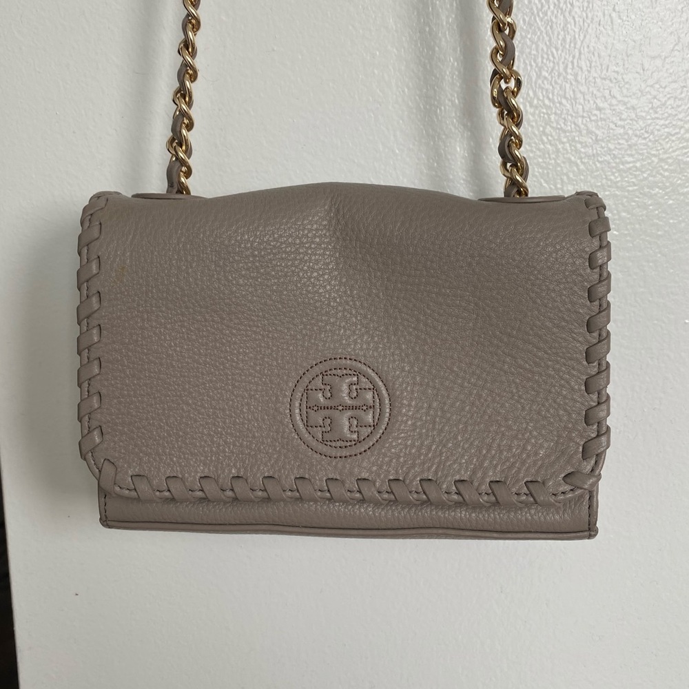 Tory Burch Marion Shrunken Shoulder bag in Grey